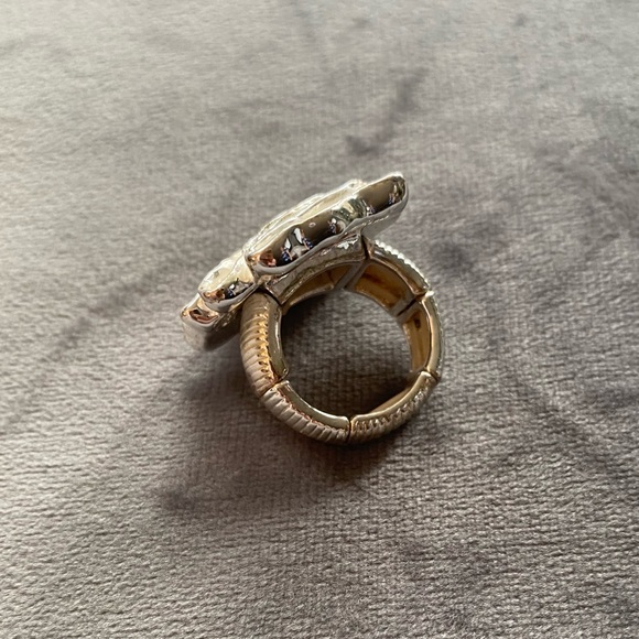 Silver Toned Expandable Ring - Picture 5 of 6